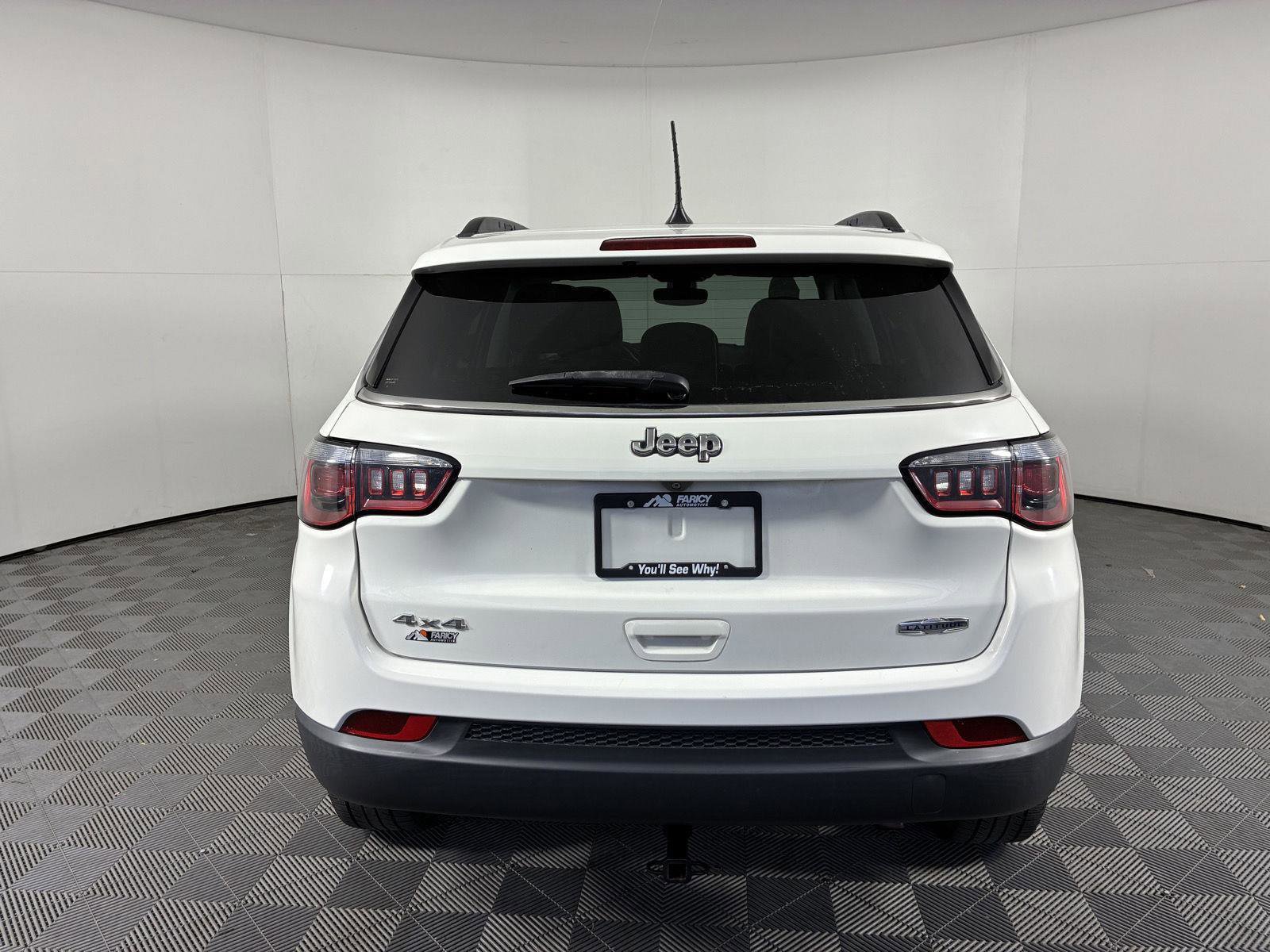 Used 2018 Jeep Compass Latitude w/ Popular Equipment Group AWD/4WD image 3