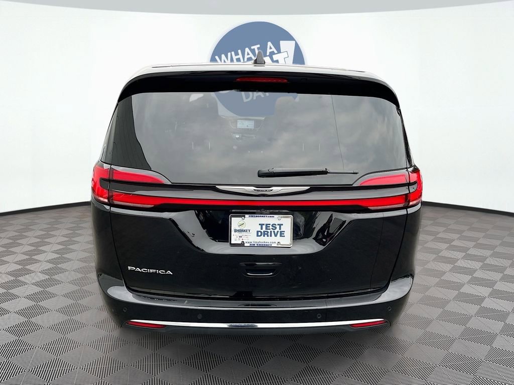 Used 2025 Chrysler Pacifica Select image 7