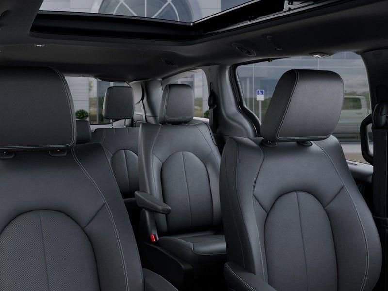 New 2025 Chrysler Pacifica Select FWD image 26