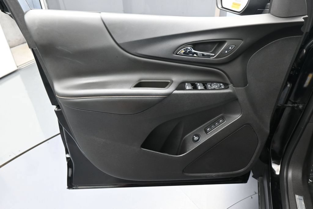 Used 2024 Chevrolet Equinox Premier w/ Redline Edition FWD image 13