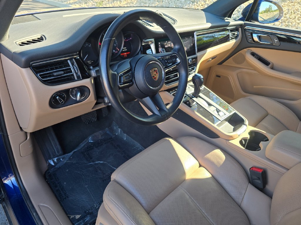 Used 2025 Porsche Macan AWD/4WD image 4