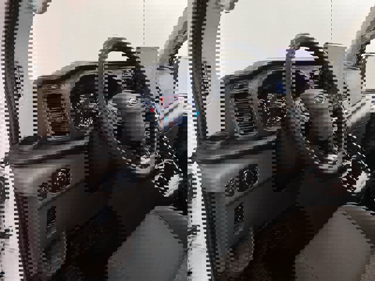 Used 2023 Ford Transit 350 XLT image 2