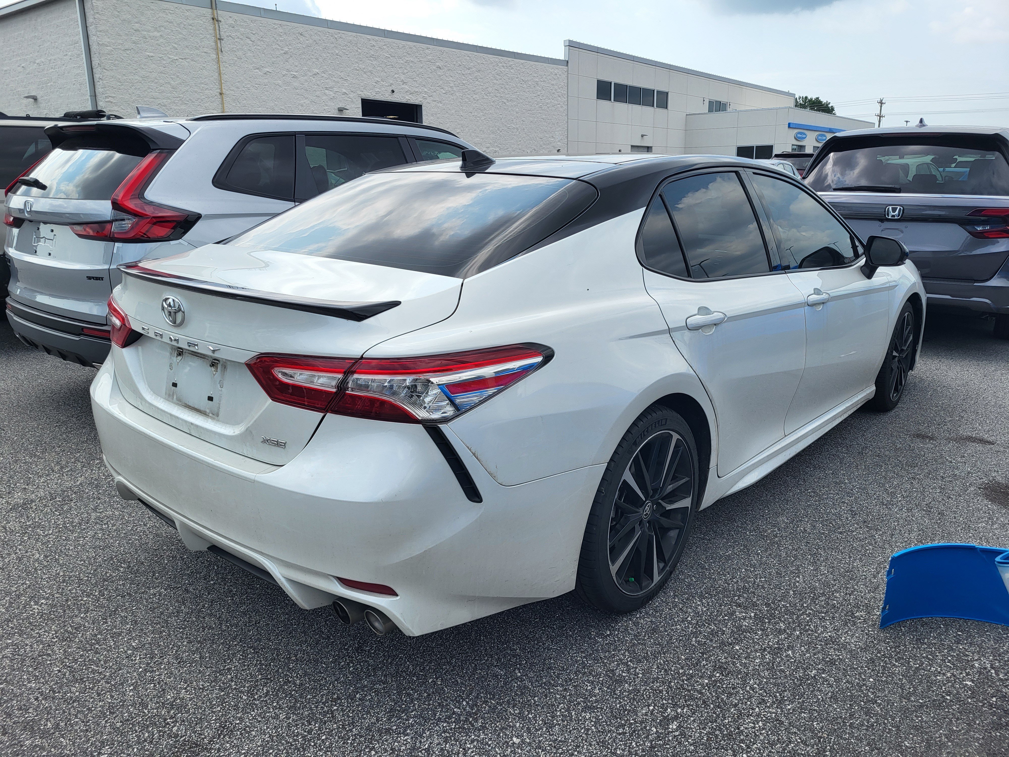 Used 2020 Toyota Camry XSE FWD image 4
