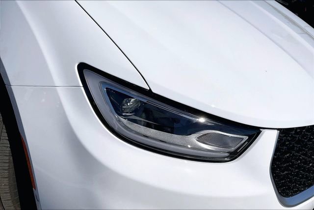 New 2026 Chrysler Pacifica Pinnacle image 11