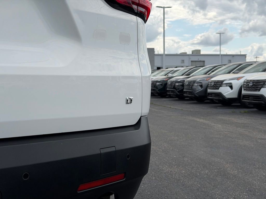 Used 2023 Chevrolet Traverse LT FWD image 44
