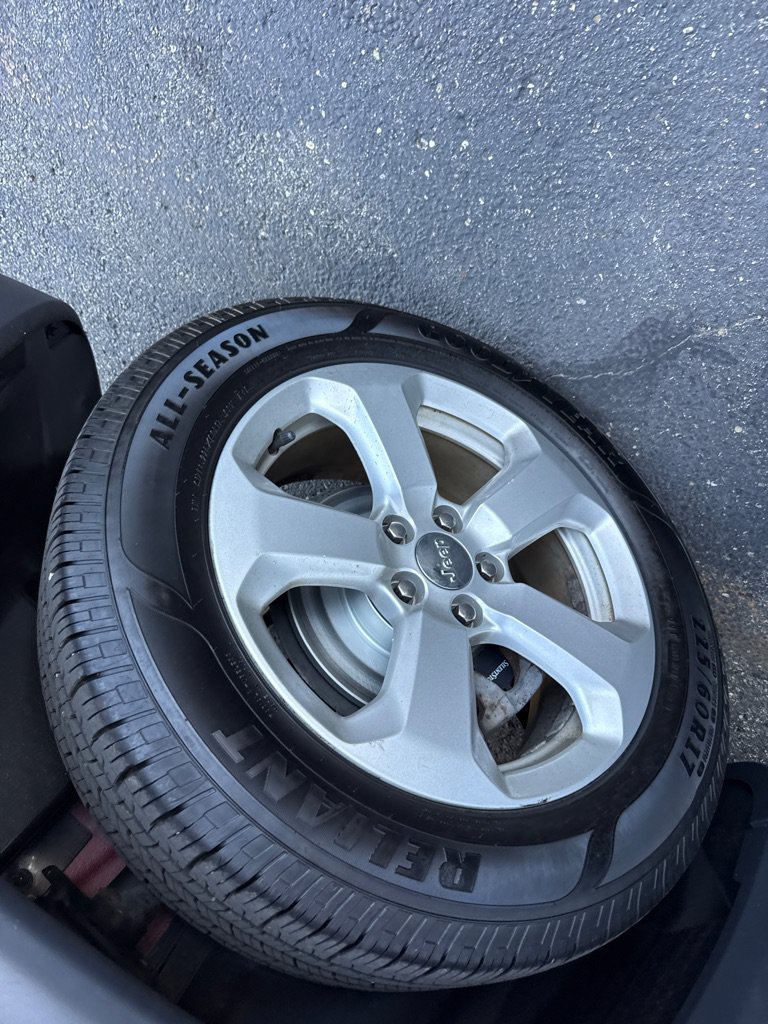 Used 2019 Jeep Compass Latitude w/ Popular Equipment Group FWD image 4