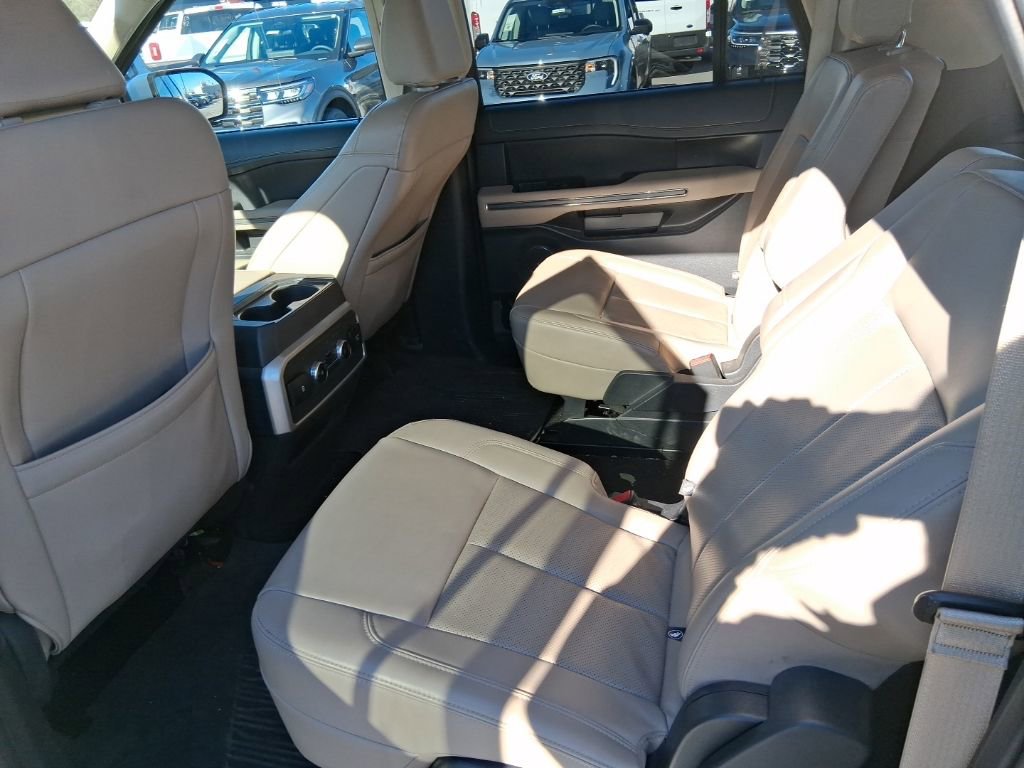 Used 2023 Ford Expedition Max XLT image 9