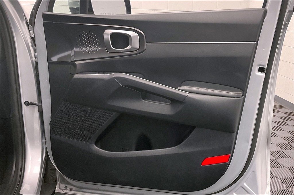 Used 2022 Kia Sorento LX image 26