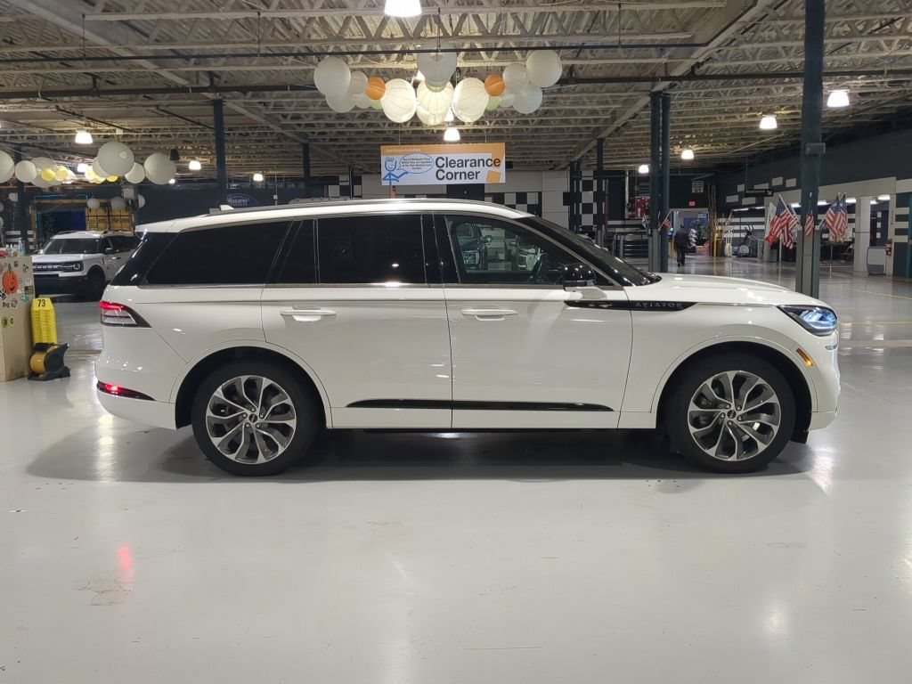 Used 2023 Lincoln Aviator Grand Touring w/ Elements Package Plus AWD/4WD image 20
