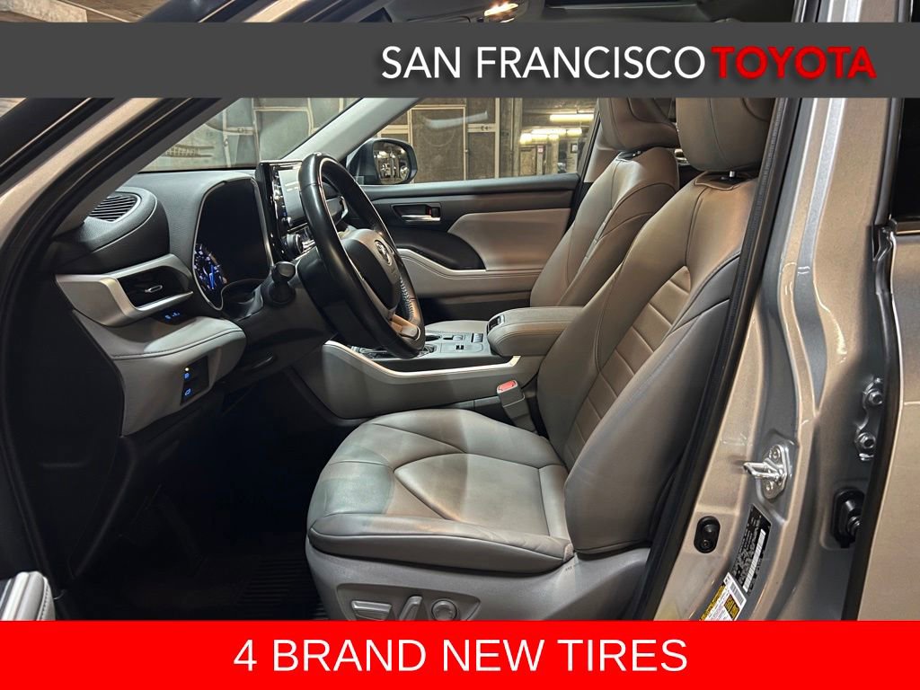 Used 2022 Toyota Highlander XLE AWD/4WD image 12