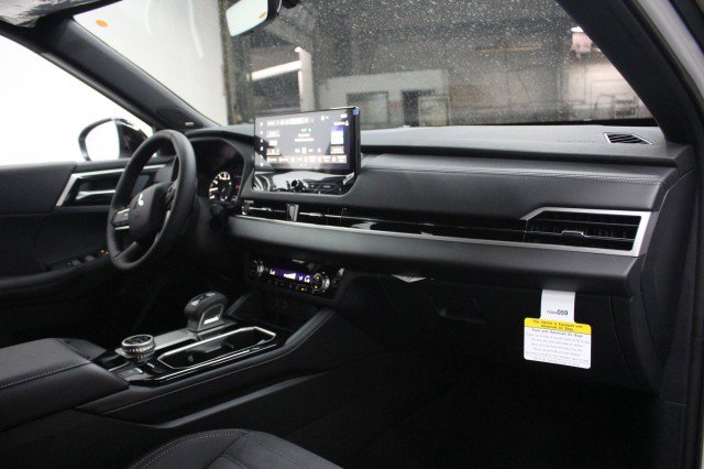 New 2026 Mitsubishi Outlander LE FWD image 17