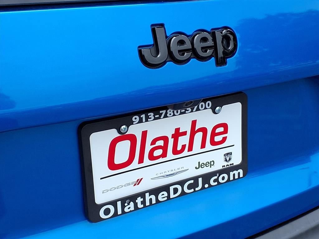 Certified 2023 Jeep Cherokee Altitude Lux image 21