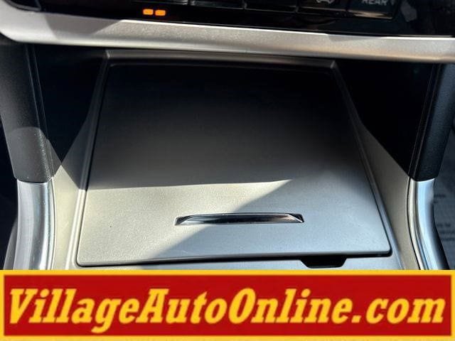 Used 2022 Ford Explorer XLT w/ Equipment Group 202A AWD/4WD image 30