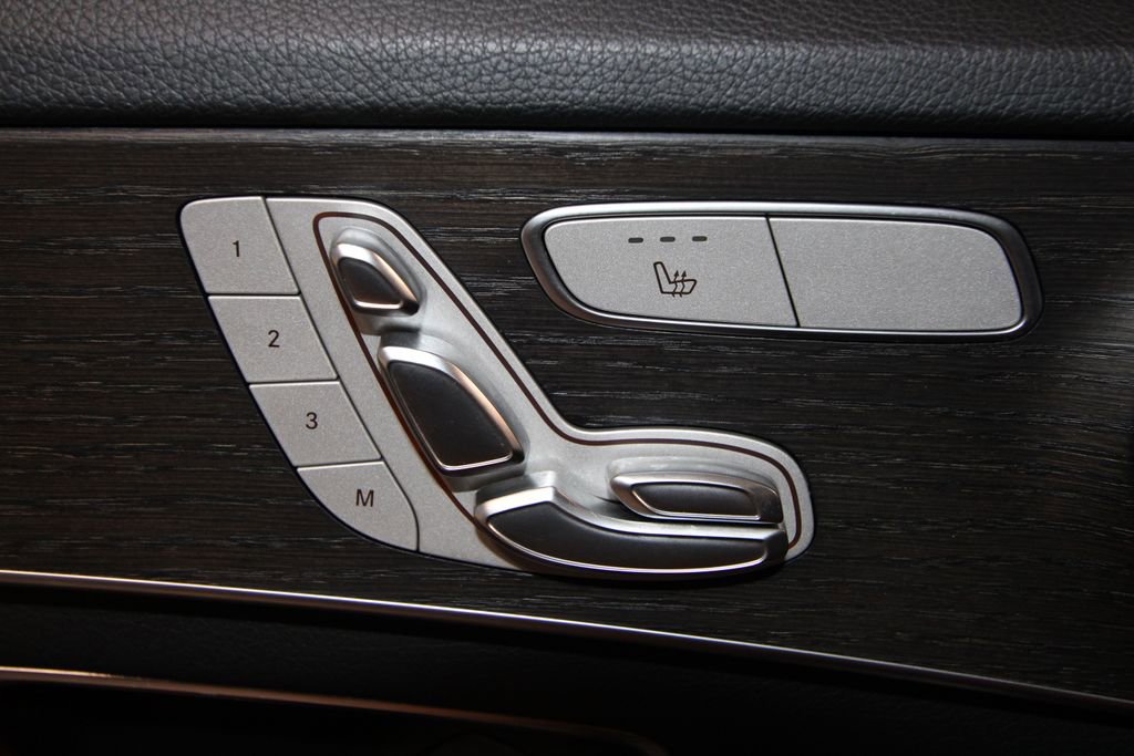 Used 2020 Mercedes-Benz C 300 4MATIC Sedan image 9