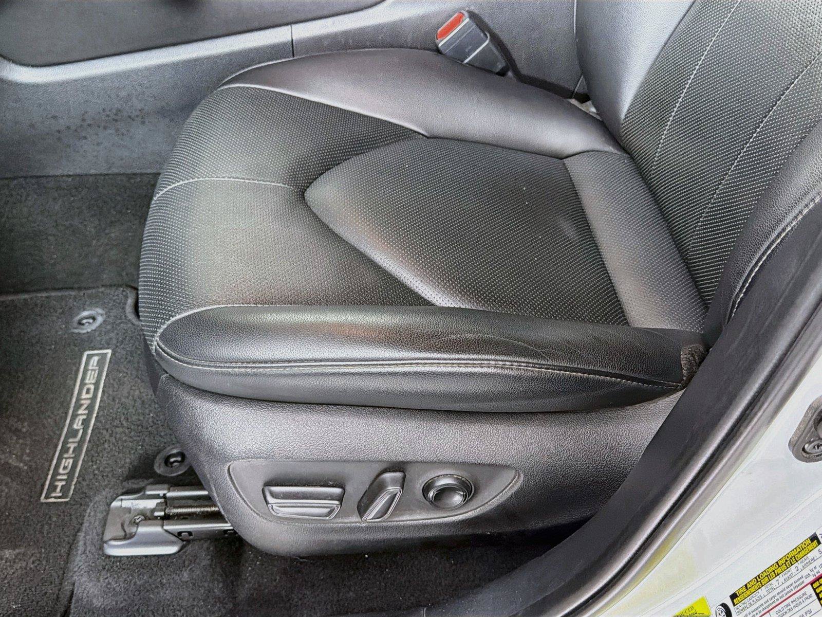 Used 2024 Toyota Highlander Limited FWD image 18