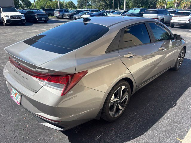 Used 2023 Hyundai Elantra SEL w/ Convenience Package FWD image 4