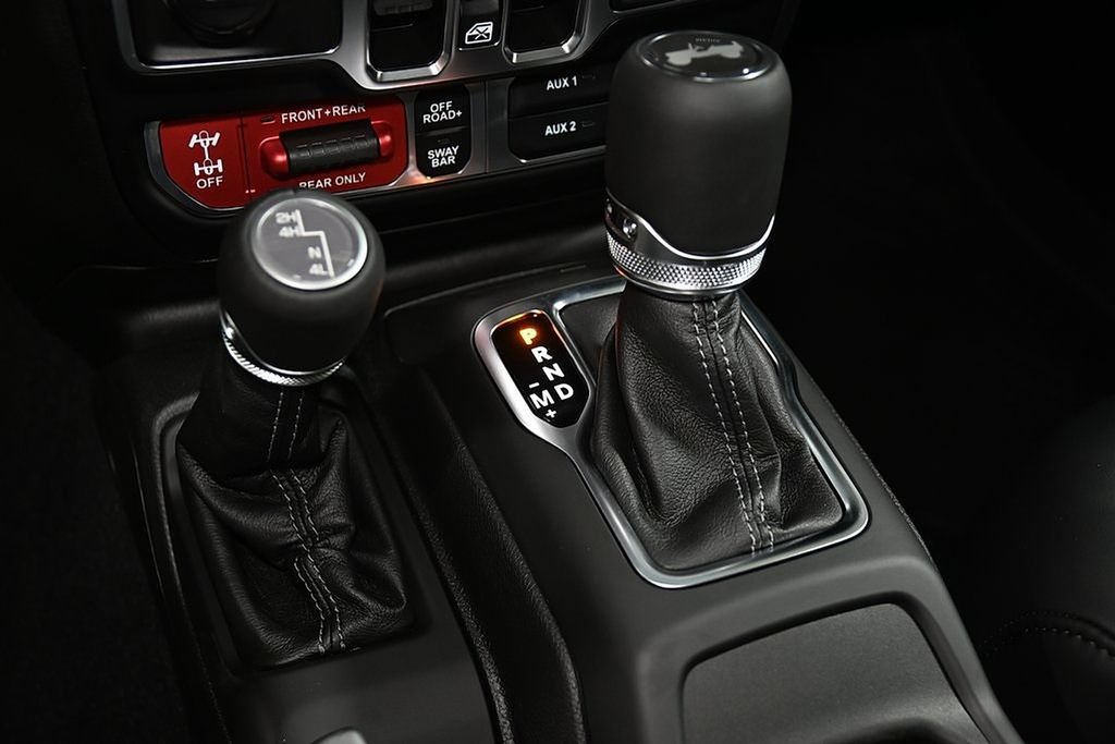 New 2025 Jeep Wrangler Unlimited Rubicon w/ Convenience Group AWD/4WD image 16