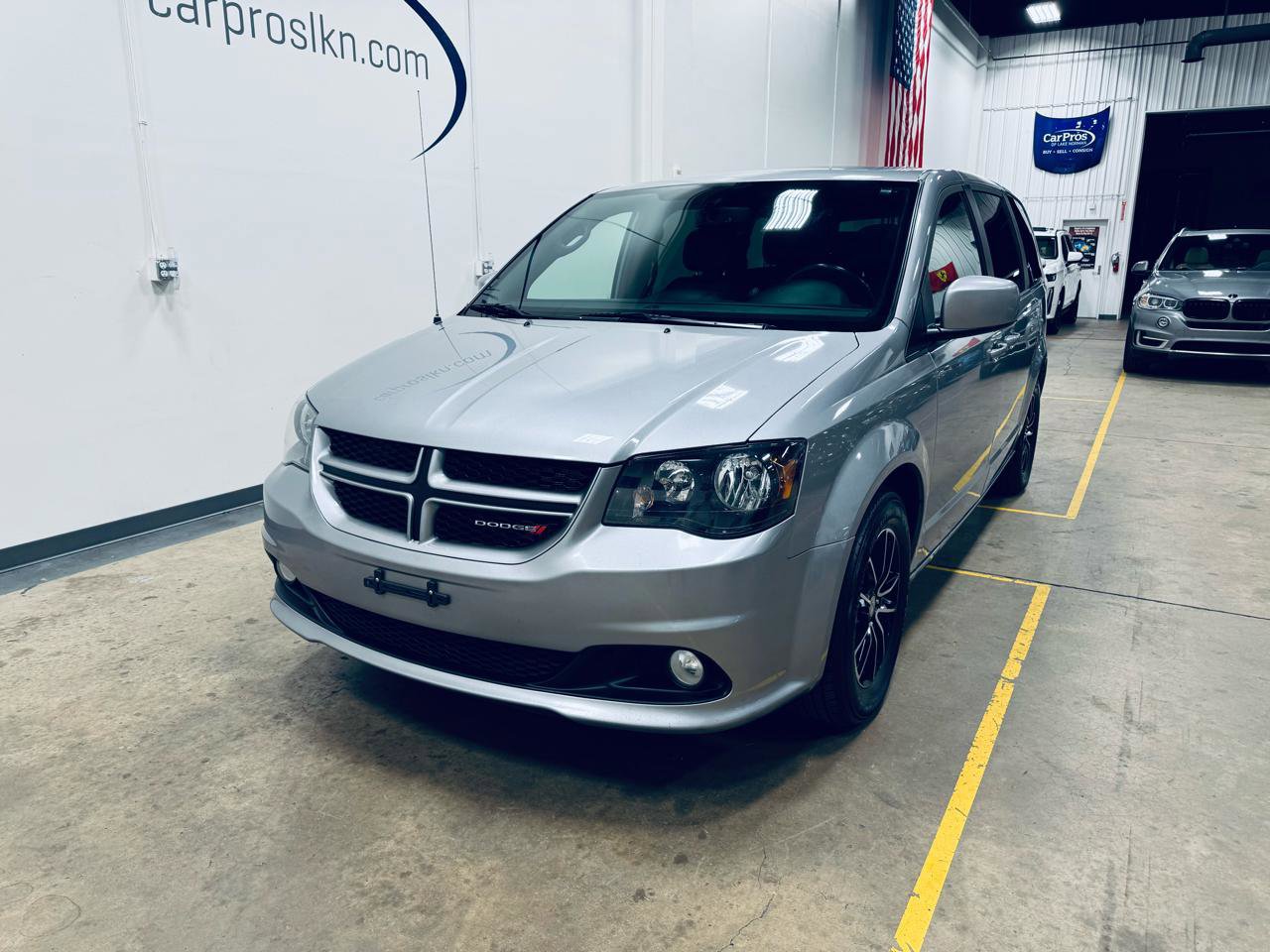 Used 2018 Dodge Grand Caravan GT image 3