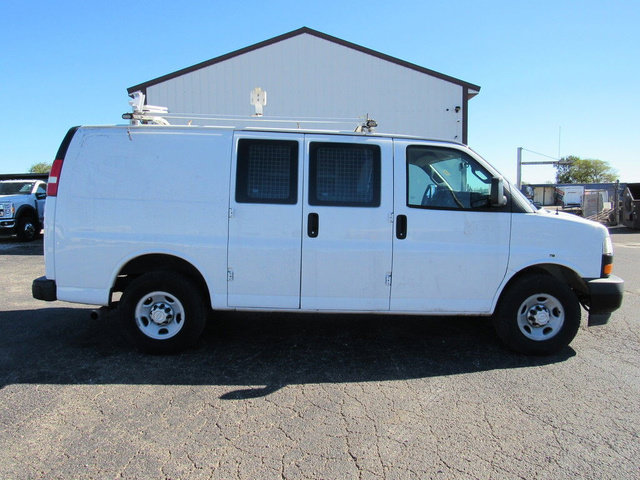 Used 2018 Chevrolet Express 2500 w/ Driver Convenience Package RWD image 1