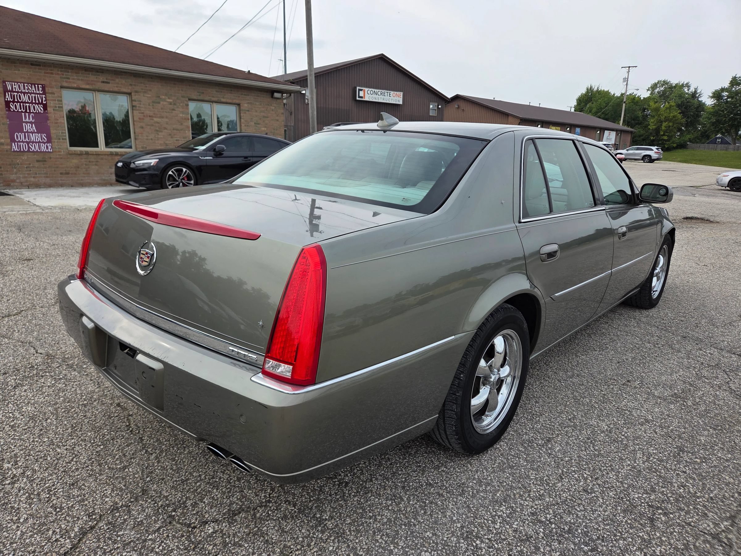 Used 2011 Cadillac DTS Luxury FWD image 5