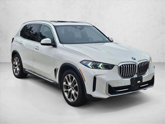 Used 2025 BMW X5 xDrive50e image 3
