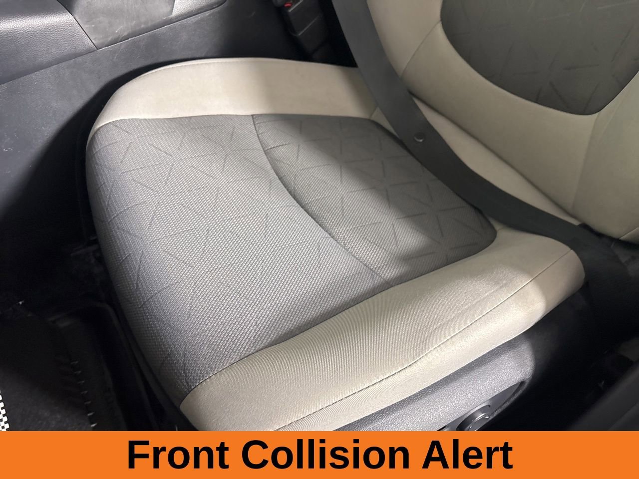 Used 2021 Toyota RAV4 XLE w/ Convenience Package image 14