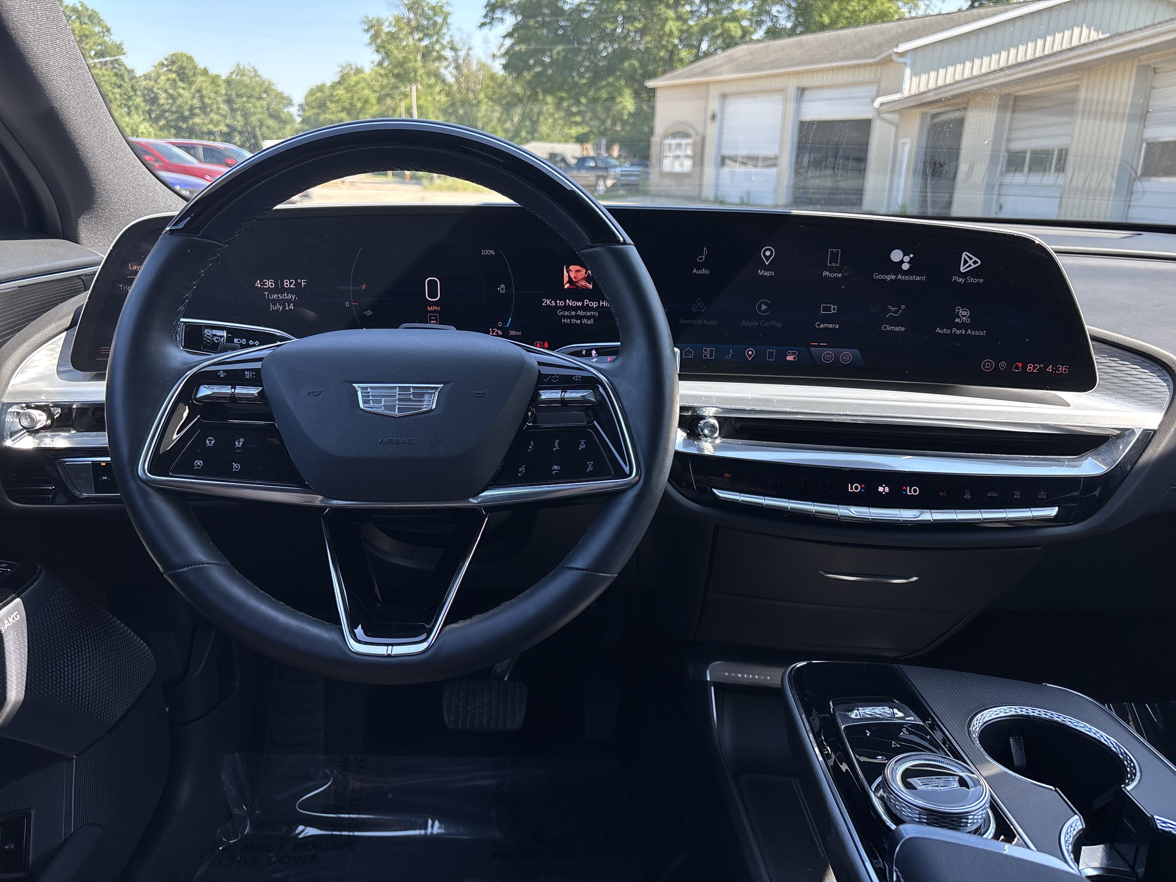 Used 2024 Cadillac Lyriq Luxury AWD/4WD image 14