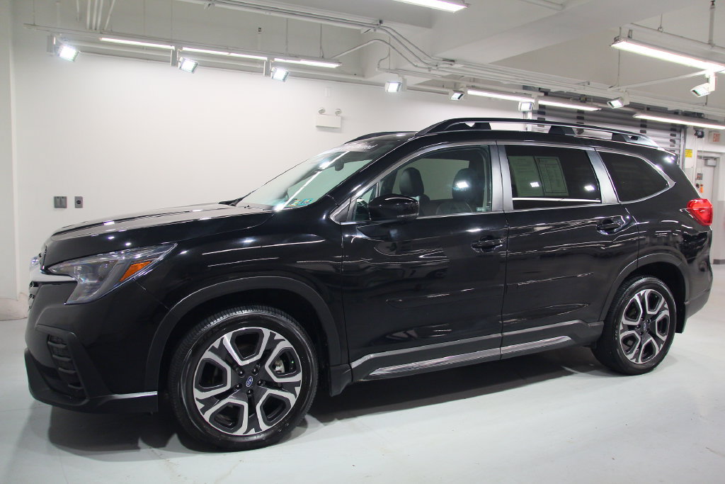Used 2024 Subaru Ascent Limited w/ Technology Package AWD/4WD image 3
