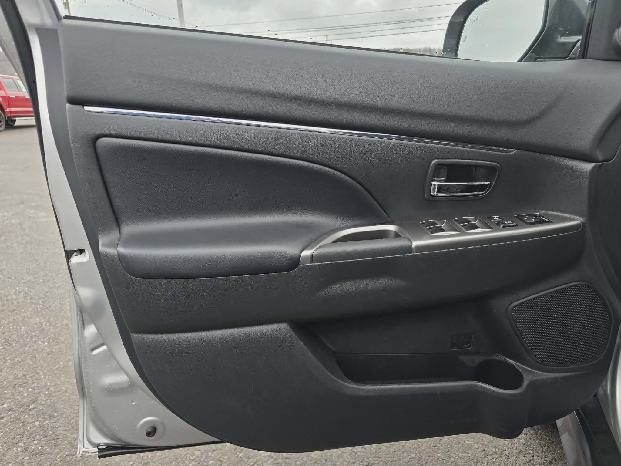 Used 2025 Mitsubishi Outlander Sport SE image 14