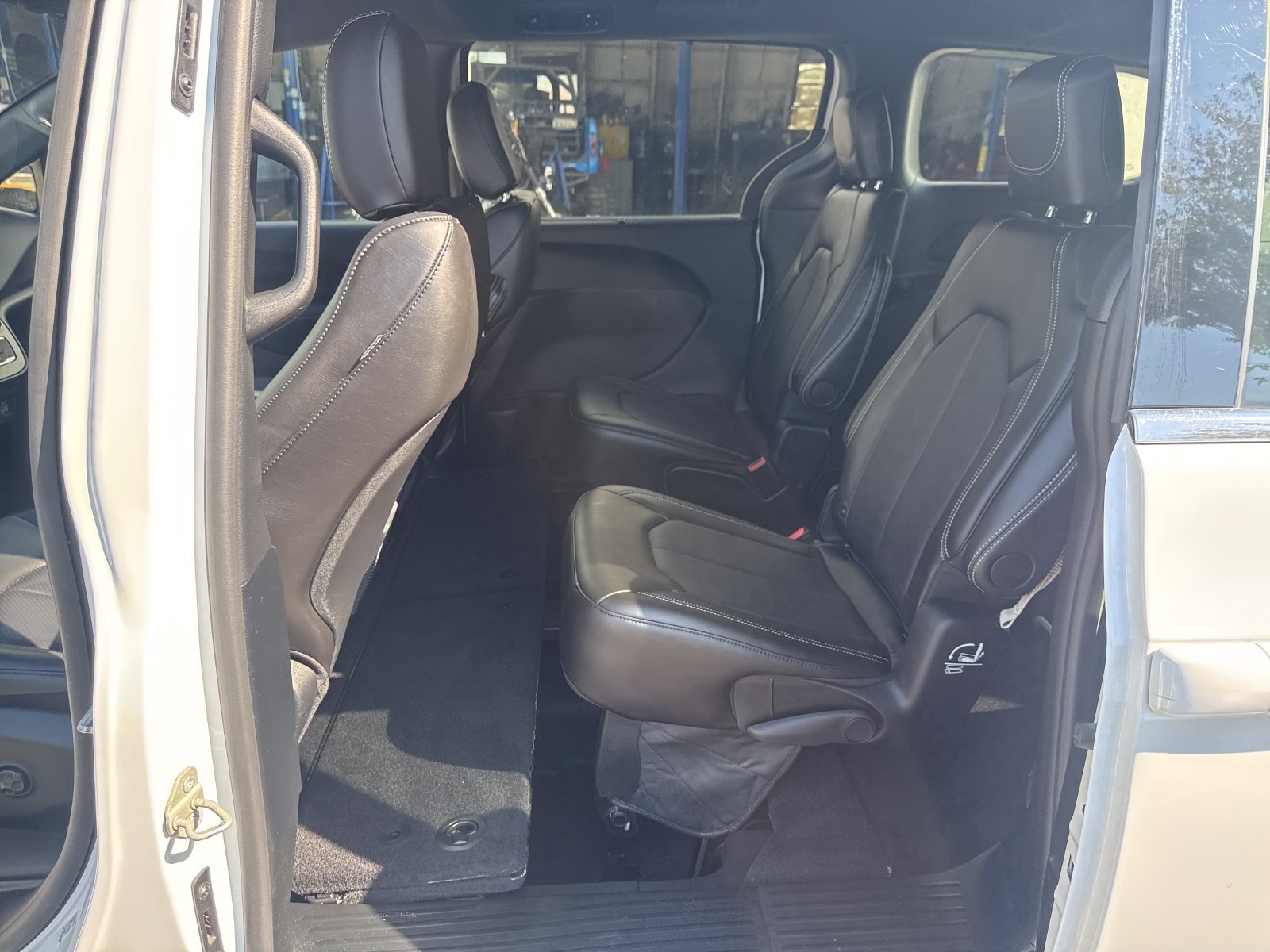 Used 2025 Chrysler Voyager LX FWD image 25