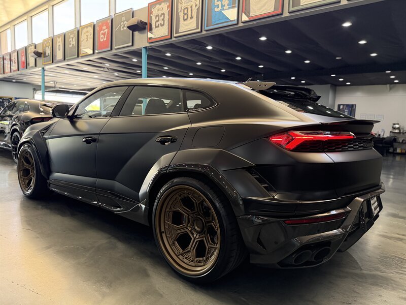 Used 2025 Lamborghini Urus SE AWD/4WD image 11