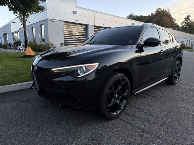 Used 2023 Alfa Romeo Stelvio Veloce AWD/4WD image 4