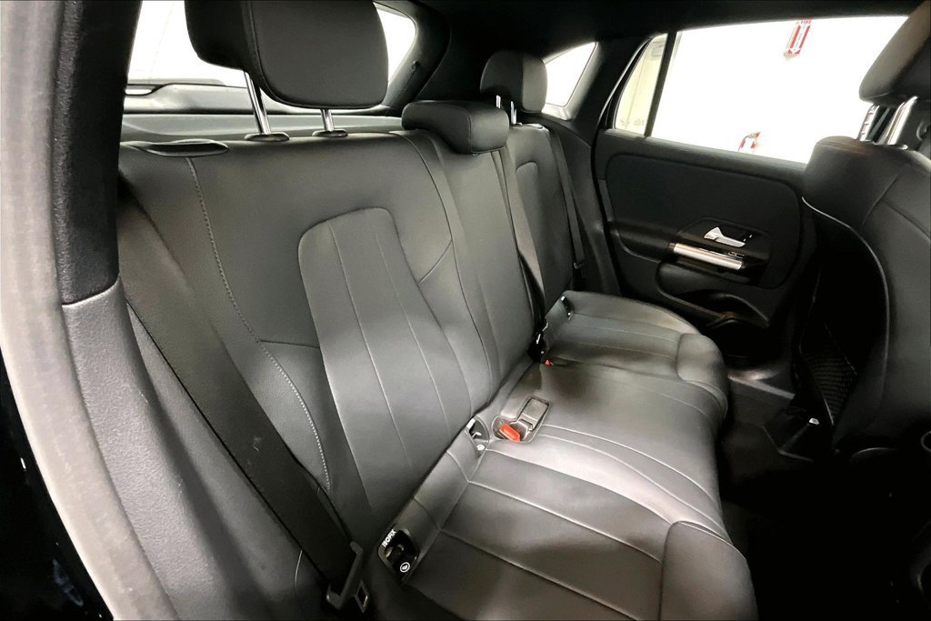 Used 2025 Mercedes-Benz GLA 250 image 28
