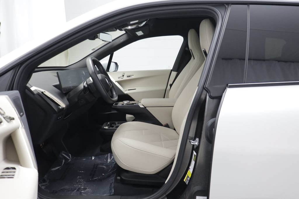 Used 2024 BMW iX xDrive50 w/ Premium Package AWD/4WD image 5