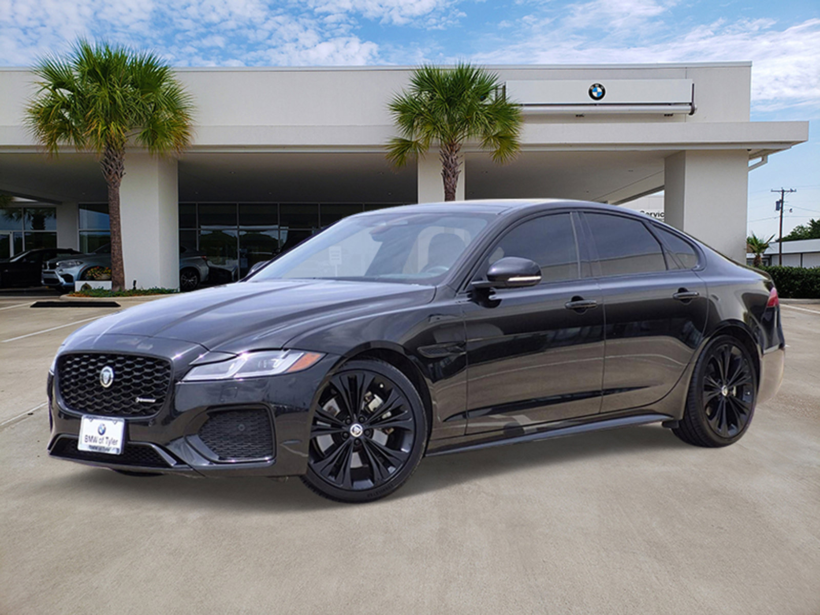 Used 2024 Jaguar XF R-Dynamic SE RWD image 1