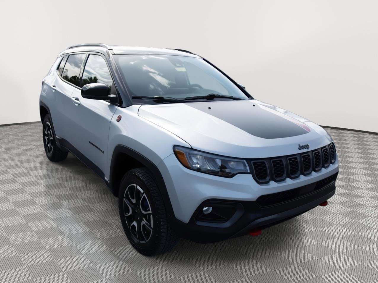 Used 2025 Jeep Compass Trailhawk AWD/4WD image 3