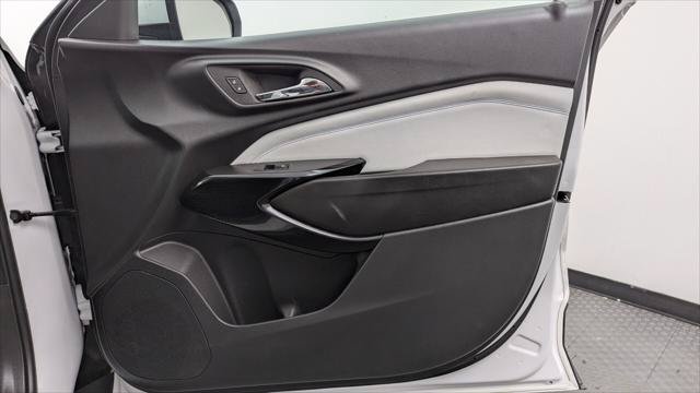 Used 2025 Chevrolet Trax LT w/ LT Convenience Package FWD image 22