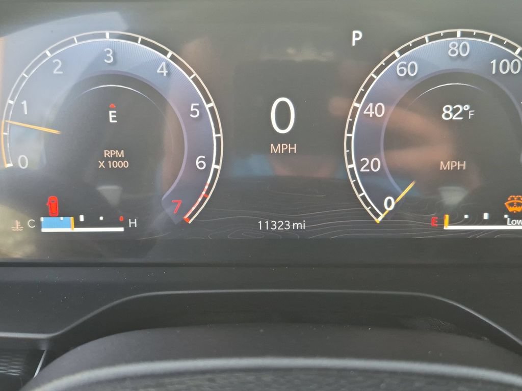 Used 2025 Jeep Grand Cherokee Laredo X RWD image 15