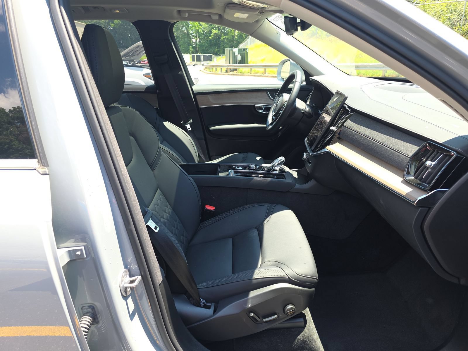 Used 2025 Volvo XC90 B5 Plus AWD/4WD image 30