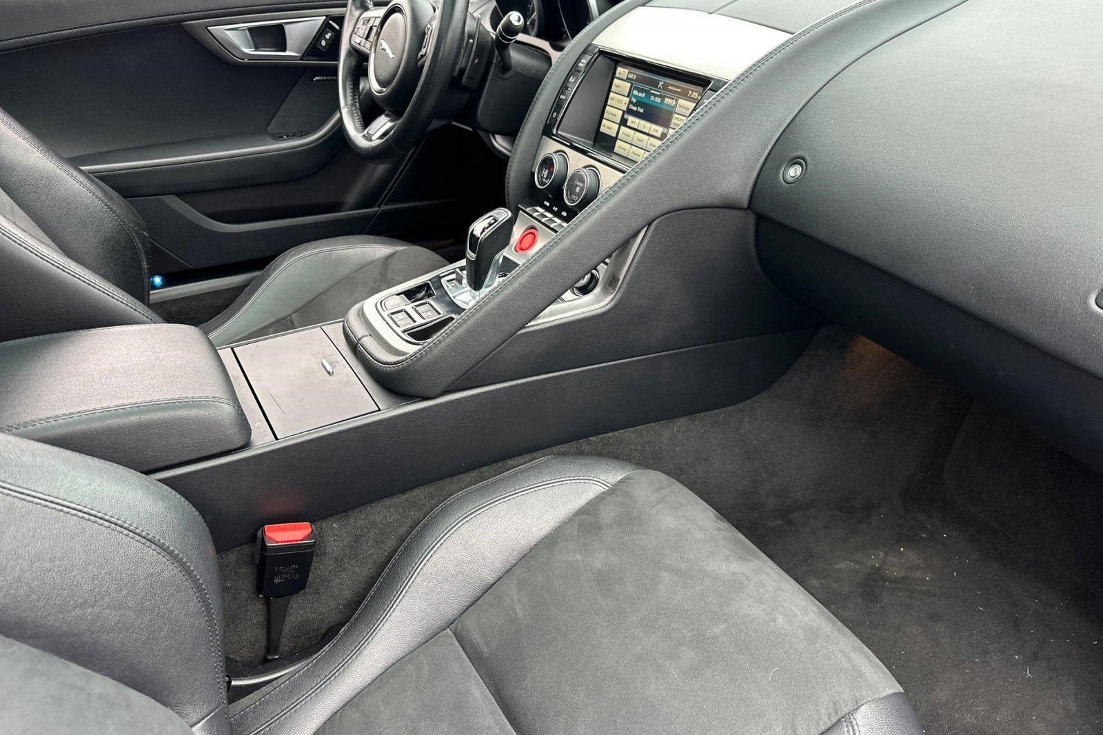 Used 2015 Jaguar F-TYPE Coupe RWD image 26