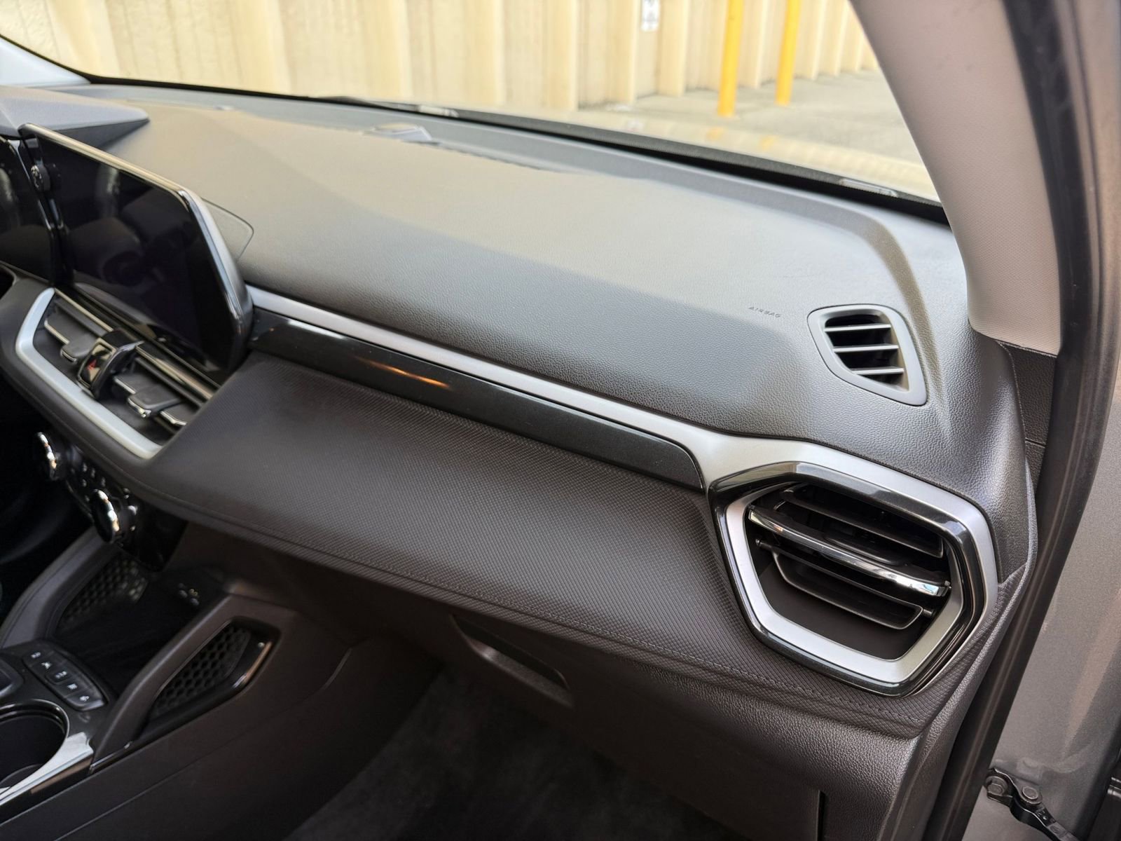 Used 2025 Chevrolet TrailBlazer LT image 33