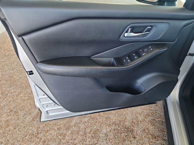 Used 2024 Nissan Rogue SV AWD/4WD image 9
