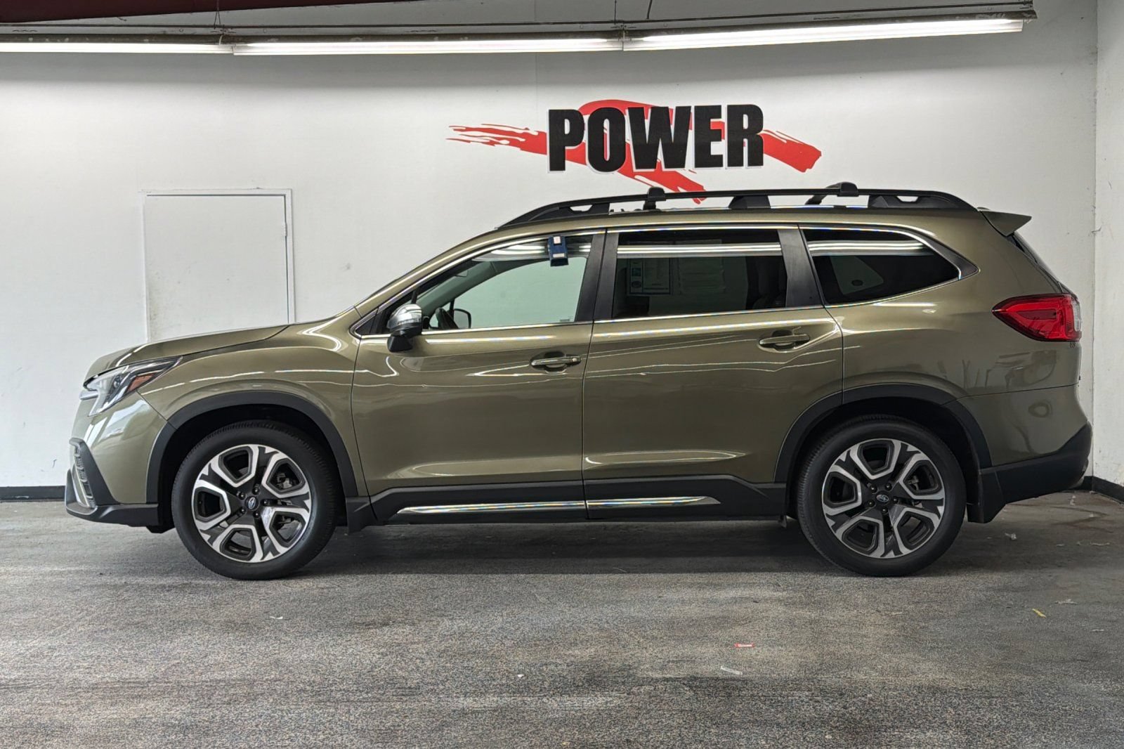 Used 2023 Subaru Ascent Limited w/ Technology Package AWD/4WD image 7