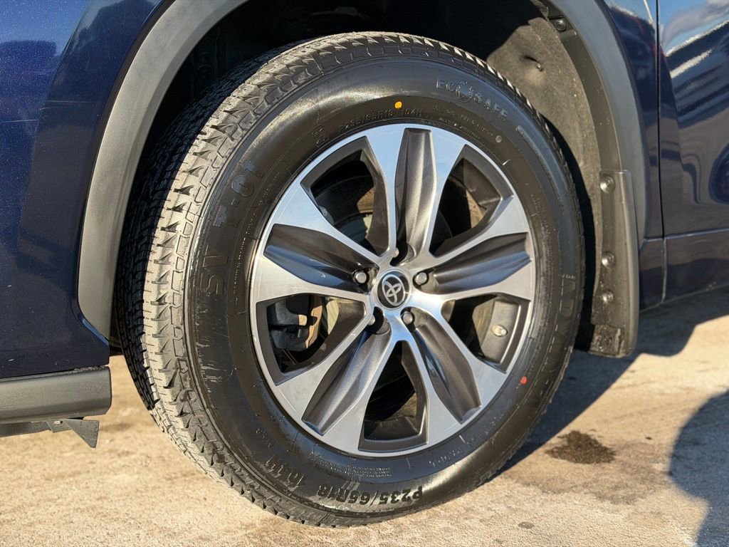 Used 2022 Toyota Highlander XLE image 30