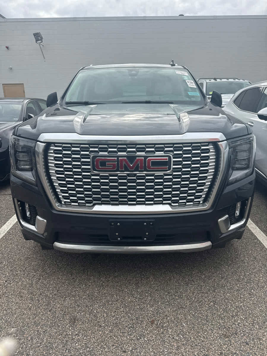 Used 2022 GMC Yukon Denali w/ Denali Premium Package image 2