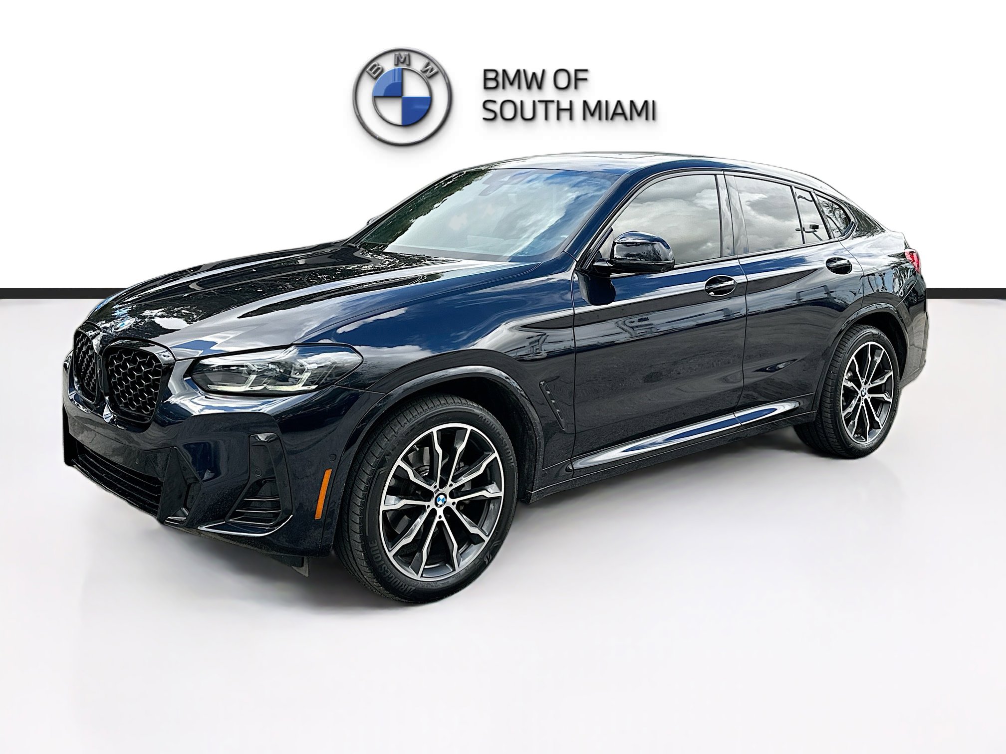 Certified 2024 BMW X4 xDrive30i w/ Premium Package image 3