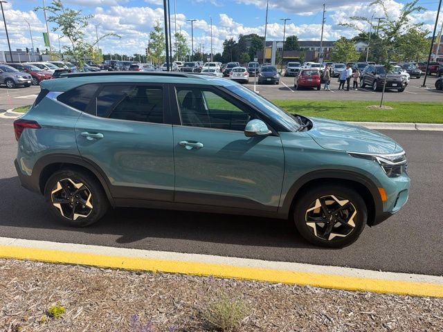 Used 2024 Kia Seltos EX AWD/4WD image 10