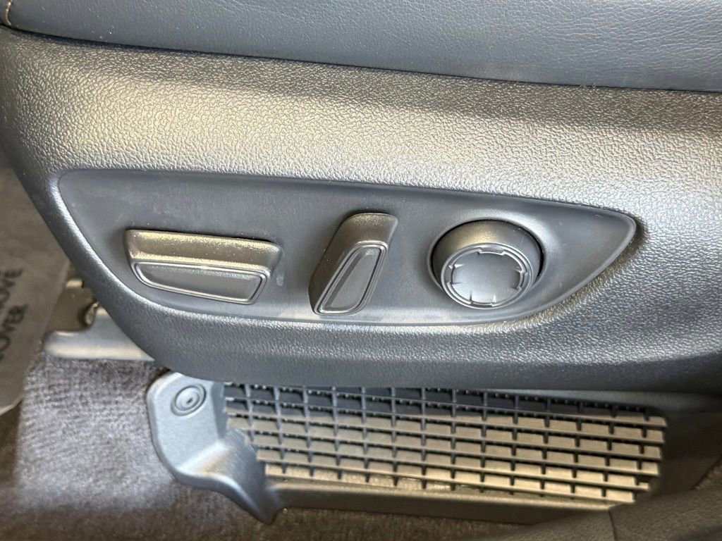 Certified 2025 Toyota Sienna XLE Woodland Edition image 21
