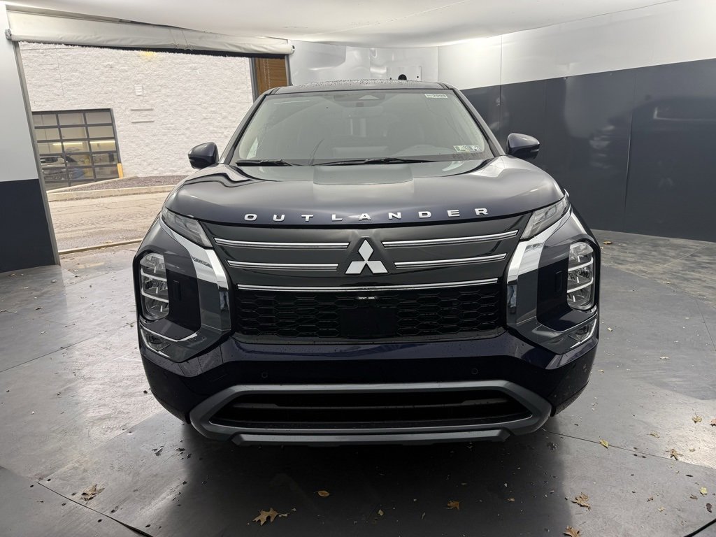 New 2025 Mitsubishi Outlander SE image 8