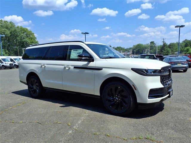 New 2025 Lincoln Navigator L Reserve w/ Jet Appearance Package